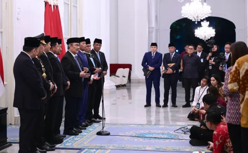 Ketua Komisi Percepatan Reformasi Polri, Jimly Asshiddiqie memberikan keterangan pers kepada wartawan di Istana Merdeka, Jakarta, Jumat (7/11/2025). (Foto: BPMI Setpres)