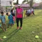 
Ketua Pelaksana, Rozi Marzeki saat memantapkan persiapan bersama atlet binaan. (Foto: Dok. AG)

