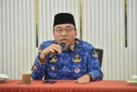 Ketua Umum LPTQ Padang, Maigus Nasir memimpin Rapat Konsolidasi Pengurus LPTQ di Aula DKK Kota Padang, Senin (17/11/2025). (Foto: Prokopim Padang)