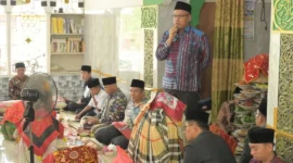 Sekdaprov Sumbar, Arry Yuswandi menghadiri peringatan Maulid Nabi Muhammad SAW 1447 H di Surau Nurul Ikhlas Belakang Panti, Korong Kampung Durian, Kecamatan Lubuk Alung, Kabupaten Padang Pariaman, Minggu (16/11/2025). (Foto: ADPSB)
