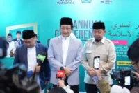 Menteri Agama Nasaruddin Umar (tengah) seusai memberikan sambutan dalam Annual Conference on Pesantren Education yang diselenggarakan oleh Majelis Masyayikh di Jakarta, Rabu (5/11/2025). (Foto: Ahmad Syawlana/Kemenag)
