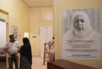 Wali Kota Padang Panjang Hendri Arnis didampingi Fauziah Fauzan El Muhammady mengunjungi Museum Pahlawan Nasional Rahmah El Yunusiyyah. (Foto: Kominfo Padang Panjang)