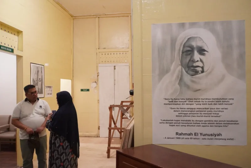 Wali Kota Padang Panjang Hendri Arnis didampingi Fauziah Fauzan El Muhammady mengunjungi Museum Pahlawan Nasional Rahmah El Yunusiyyah. (Foto: Kominfo Padang Panjang)
