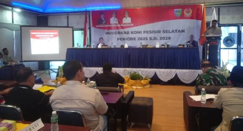 Bupati Pessel, Hendrajoni saat menyampaikan sambutan. (Foto: Dok. Yoniks)