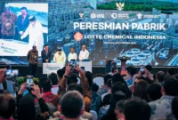 Presiden Prabowo Subianto meresmikan pabrik Lotte Chemical Indonesia (LCI) di Kota Cilegon, Provinsi Banten, pada Kamis (6/11/2025). (Foto: Setkab)