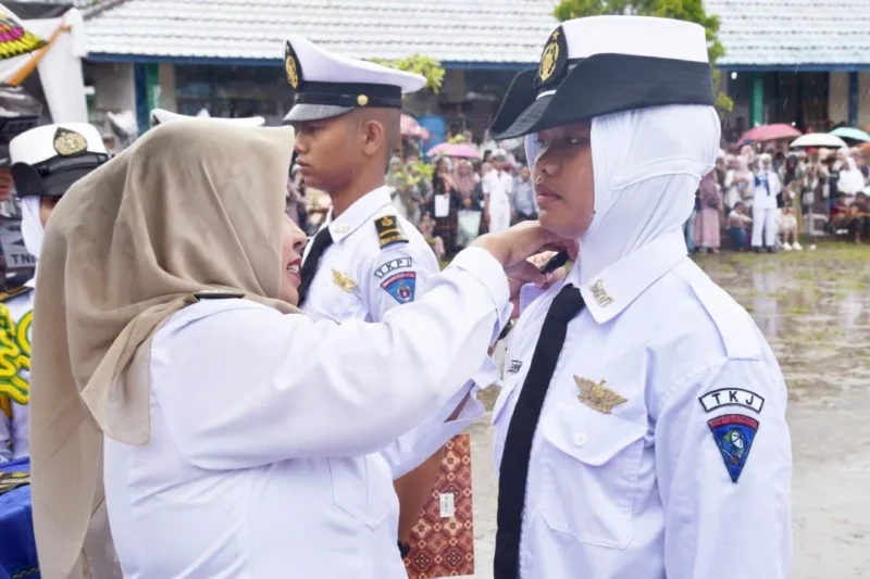 Sebanyak 475 siswa SMKN 3 Pariaman resmi dilantik sebagai Taruna dan Taruni Angkatan XXIII Tahun Ajaran 2025/2026. (Foto: Kominfo Pariaman)