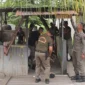 Petugas Satpol PP Padang membongkar lapak pedagang yang berjualan di atas lahan milik Pemko Padang di Jalan Tan Malaka, Selasa (11/11/2025) sore. (Foto: Humas Satpol PP Padang)