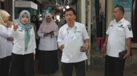 Tim SNI Kementerian Perdagangan (Kemendag) saat melakukan penilaian di Pasar Alai. (Foto: Diskominfo Padang)