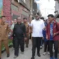 Wali Kota Padang Fadly Amran meninjau Penilaian Tahap III Padang Rancak Award di RT 01 RW 04, Kelurahan Padang Pasir, Kecamatan Padang Barat, Selasa (18/11/2025). (Foto: Prokopim Padang)