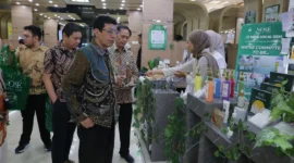 Pameran Indonesia Pharmaceutical and Cosmetics for Sustainability 2025 di Plaza Industri, Kementerian Perindustrian. (Foto: Kemenperin)