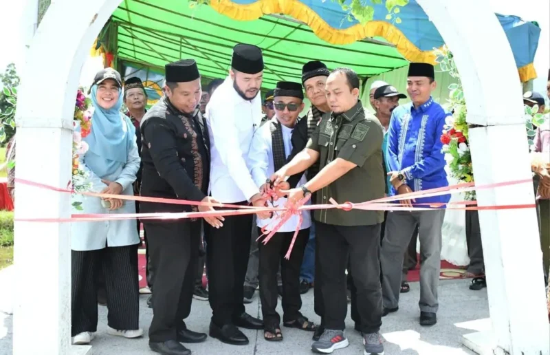 Wali Kota Padang Fadly Amran meresmikan Jalan Taratak Saiyo, Sabtu (15/11/2025). (Foto: Prokopim Padang)
