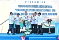 Menhub Dudy Purwagandhi dan Menko AHY meresmikan Pelabuhan Penyeberangan Letung dan Pelabuhan Penyeberangan Sedanau di Kepulauan Riau, Rabu (5/11). (Foto: Kemenhub)