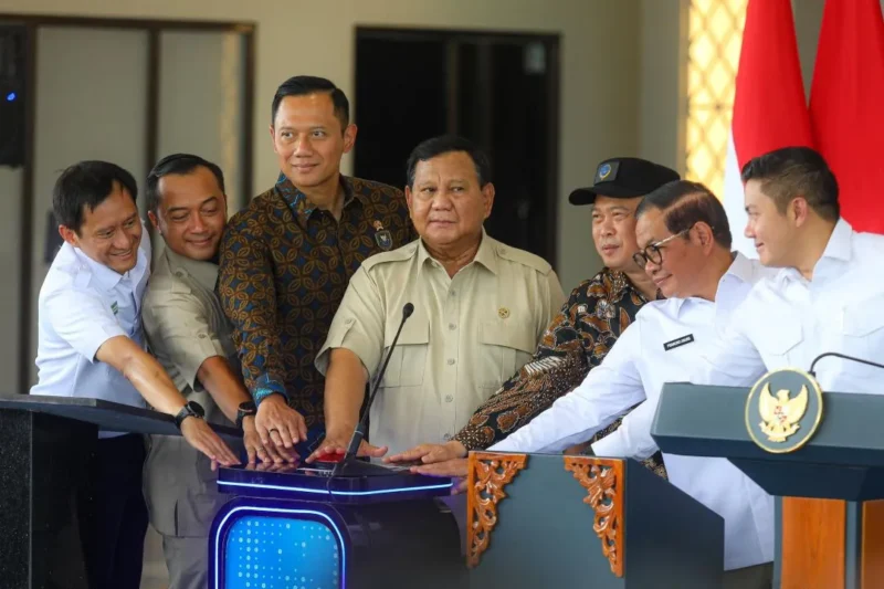 Presiden Prabowo Subianto meresmikan Stasiun Tanah Abang Baru, Jakarta Pusat, Selasa (4/11/2025). (Foto: BPMI Setpres)