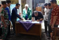 Perguruan Tinggi Farmasi (PTF) se-Indonesia menggelar kegiatan pengabdian masyarakat di Kantor Desa Talago Sariak, Kecamatan Pariaman Timur, Sabtu (8/11). (Foto: Kominfo Pariaman)
