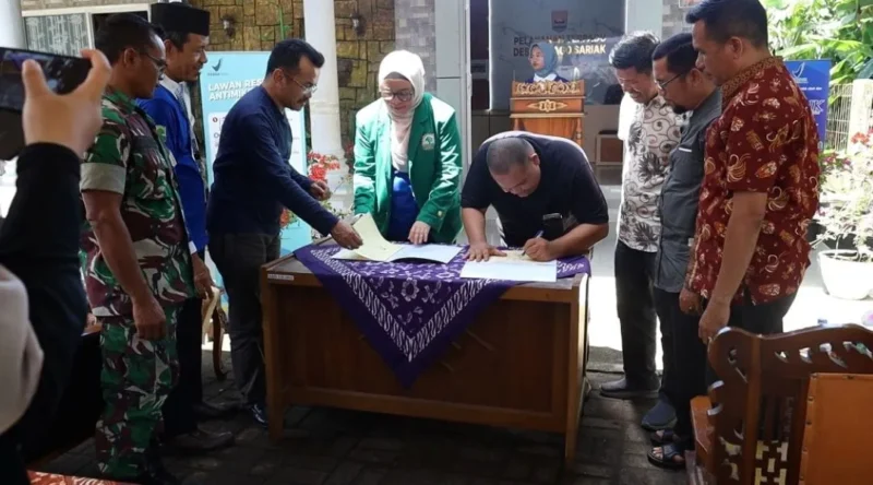 Perguruan Tinggi Farmasi (PTF) se-Indonesia menggelar kegiatan pengabdian masyarakat di Kantor Desa Talago Sariak, Kecamatan Pariaman Timur, Sabtu (8/11). (Foto: Kominfo Pariaman)