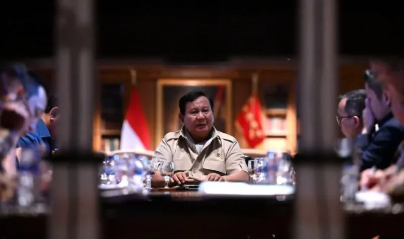 Presiden Prabowo Subianto memanggil sejumlah anggota Kabinet Merah Putih ke kediaman pribadinya di Hambalang, Bogor, Jawa Barat, Minggu (23/11/2025). (Foto: BPMI Setpres)