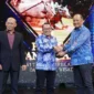 Bupati Tanah Datar, Eka Putra menerima RRI Award 2025 kategori Fotografi Jurnalistik Terbaik di Auditorium Abdurrahman Saleh, RRI Jakarta, Kamis (20/11/2025). (Foto: Prokopim Tanah Datar)