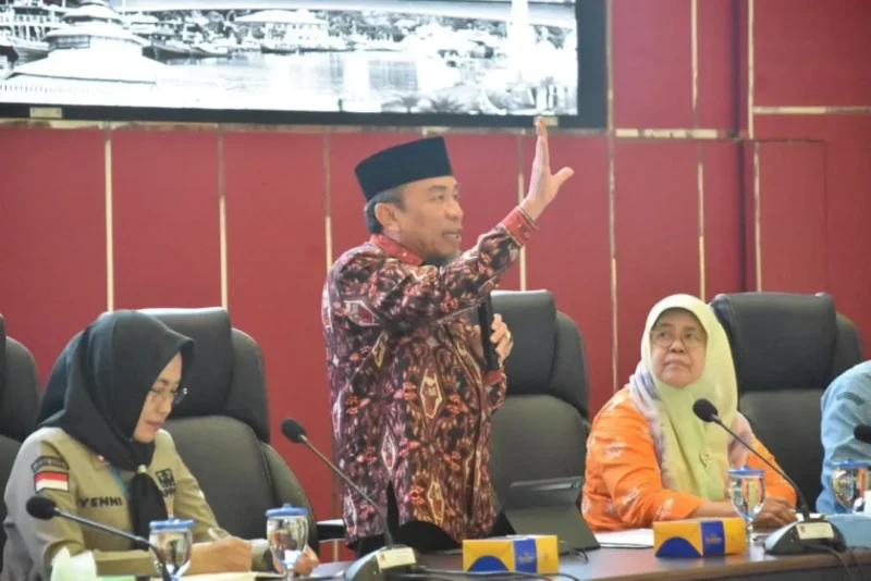 Wakil Wali Kota Padang, Maigus Nasir memimpin rapat koordinasi di Ruang Pertemuan Bagindo Aziz Chan, Balai Kota Padang, Kamis (6/11/2025). (Foto: Prokopim Padang)