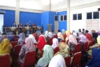
Para peserta rakor tengah mendengarkan paparan yang disampaikan Pj Sekdakab Pessel, Evafauza Yuliasman, SE, MSi. (Foto: Dok. Niks)