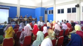 
Para peserta rakor tengah mendengarkan paparan yang disampaikan Pj Sekdakab Pessel, Evafauza Yuliasman, SE, MSi. (Foto: Dok. Niks)