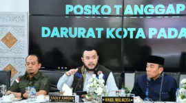 Wali Kota Padang, Fadly Amran saat memimpin Rapat Koordinasi dan Evaluasi Percepatan Penanganan Darurat Bencana Kota Padang, Sabtu (29/11/2025). (Foto: Prokopim Padang)