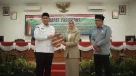 Wakil Bupati Tanah Datar, Ahmad Fadly menghadiri Rapat Paripurna DPRD terkait pandangan umum fraksi terhadap Ranperda APBD 2026, Rabu (5/11). (Foto: Prokopim Tanah Datar)