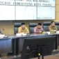 Wakil Wali Kota Padang, Maigus Nasir dalam Pertemuan Tokoh Ormas Keagamaan Islam se-Kota Padang di Ruang Abu Bakar Ja’ar, Balai Kota Aie Pacah, Kamis (30/10/2025). (Foto: Prokopim Padang)