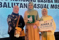 Desainer muda asal Kota Padang Panjang berhasil meraih juara II Lomba Desain Busana Muslim se-Sumbar. (Foto: Kominfo Padang Panjang)