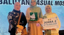 Desainer muda asal Kota Padang Panjang berhasil meraih juara II Lomba Desain Busana Muslim se-Sumbar. (Foto: Kominfo Padang Panjang)