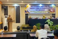 Bupati Pessel, Hendrajoni saat menyampaikan arahan. (Foto: Dok. Prokopim)