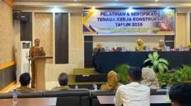 Bupati Pessel, Hendrajoni saat menyampaikan arahan. (Foto: Dok. Prokopim)