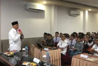 Gubernur Sumbar Mahyeldi saat membuka Pembinaan Karakter Siswa ADEM 3T Tahun 2025 di Edotel Bundo Kandung, SMKN 9 Padang, Rabu (19/11/2025). (Foto: ADPSB)