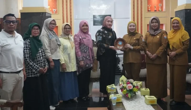 TP-PKK Kota Padang Panjang melaksanakan studi tiru ke Kota Palembang, Sumatera Selatan, Selasa (18/11/2025). (Foto: Kominfo Padang Panjang)