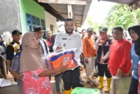 Wali Kota Padang Fadly Amran
meninjau korban bencana banjir di Kelurahan Lambung Bukik, Kecamatan Pauh, Rabu (26/11/2025). (Foto: Prokopim Padang)