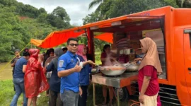Satu titik dapur umum di Kecamatan Koto XI Tarusan. (Foto: Dok. BPBD)