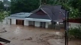 Kota Padang dilanda bencana banjir, longsor, dan angin kencang melanda. (Foto: WAG Pusdalops BPBD Padang)