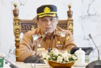 Sekdako Pariaman Afrizal Azhar memimpin rapat persiapan pelaksanaan CFN di ruang rapat Setdako Pariaman, Selasa (11/11/2025). (Foto: Kominfo Pariaman)