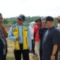 Tim Kementerian PU meninjau lokasi pembangunan Sekolah Rakyat (SR) di Nagari Sungai Kambut, Kecamatan Pulau Punjung, Jumat (21/11/2025). (Foto: Pemkab Dharmasraya)