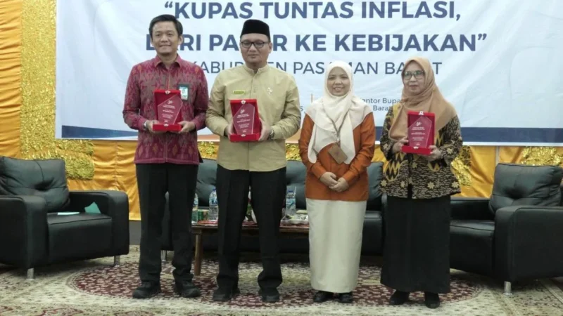 Pemkab Pasbar menggelar Seminar Inflasi bertema “Kupas Tuntas Inflasi: Dari Pasar ke Kebijakan” digelar di Aula Kantor Bupati Pasbar, Jumat (7/11). (Foto: Diskominfo Pasbar)