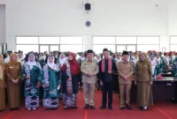 Wakil Wali Kota Padang, Maigus Nasir membuka kegiatan sosialisasi Penguatan Lembaga Adat di Gedung Bagindo Aziz Chan, Balai Kota Aia Pacah, Senin (3/11/2025). (Foto: Prokopim Padang)