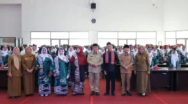 Wakil Wali Kota Padang, Maigus Nasir membuka kegiatan sosialisasi Penguatan Lembaga Adat di Gedung Bagindo Aziz Chan, Balai Kota Aia Pacah, Senin (3/11/2025). (Foto: Prokopim Padang)