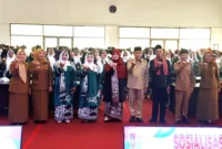 Wakil Wali Kota Padang, Maigus Nasir membuka kegiatan Sosialisasi Penguatan Lembaga Adat di Gedung Bagindo Aziz Chan, Balai Kota Aia Pacah, Senin (3/11/2025).