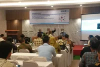 
Pj Sekdakab Pessel, Evafauza Yuliasman, SE MSi, Datuak Tigo Lareh saat menyampaikan sambutan. (Foto: Dok. Diskominfo)
