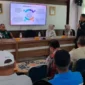 Kepala Bidang Penegak Peraturan Perundang-undangan Daerah Satpol PP Padang Rio Ebu Pratama menyosialisasikan Perda No. 01 Tahun 2025 tentang Trantibum di Kecamatan Padang Timur. (Foto: Humas Satpol PP Padang)