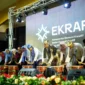 Menteri Ekonomi Kreatif (Ekraf) RI, Teuku Riefky Harsya, meresmikan Tanah Datar Ekraf Fest sekaligus meresmikan Tanah Datar Creative Hub di Lapangan Cindua Mato, Batusangkar, Minggu malam (23/11/2025). (Foto: Prokopim Tanah Datar)
