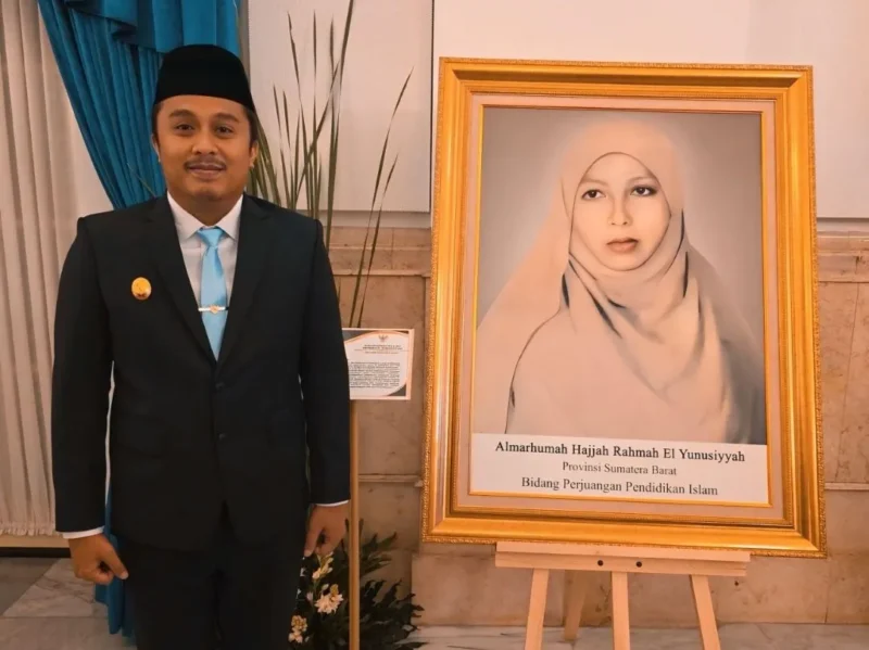 Wagub Sumbar Vasko Ruseimy menghadiri upacara penganugerahan Pahlawan Nasional Rahmah El Yunusiyah di Istana Negara, Jakarta, Senin (10/11/2025). (Foto: ADPSB)