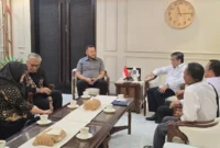 Wali Kota Padang Fadly Amran melakukan audiensi dengan Menteri Ketenagakerjaan RI Yassierli di Kantor Kementerian Ketenagakerjaan RI, Jakarta, Selasa (4/11/2025). (Foto: Prokopim Padang)
