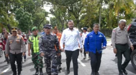 Wali Kota Padang Fadly Amran bersama unsur Forkopimda dan lainnya saat mengevakuasi diri ke tempat evakuasi sementara di Hotel Santika, Rabu (5/11/2025). (Foto: Prokopim Padang) 