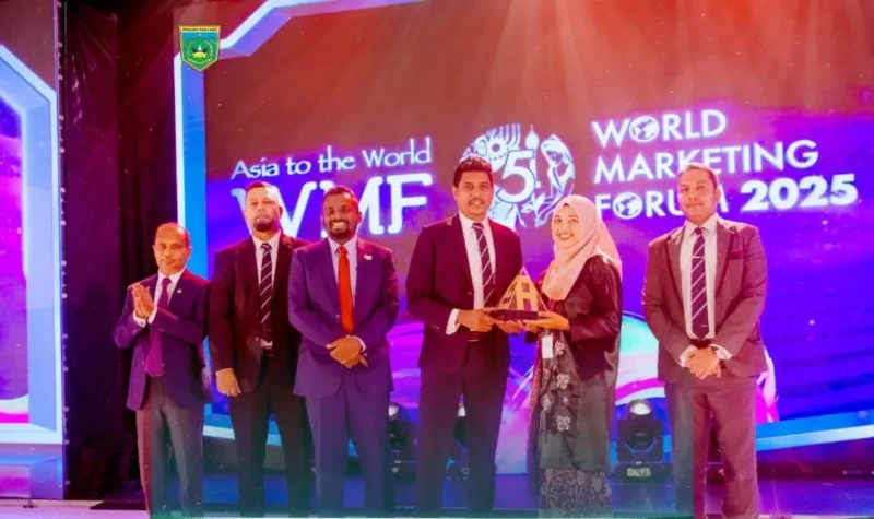 Yuliza Zen dinobatkan sebagai AMF Youth of Marketeer of The Year oleh Indonesia Marketing Association (IMA) di ajang Asia Marketing Federation (AMF) di Colombo, Sri Lanka, Jumat (14/11/2025). (Foto: Kominfo Padang Panjang)
