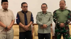 Bupati Tanah Datar, Eka Putra, Ketua DPRD Anton Yondra, Dandim dan Ketua Fraksi Demokrat DPRD Tanah Datar Wel Ahmad di Gedung Indojolito Batusangkar, Kamis (4/12/2025). (Foto: Prokopim Tanah Datar)